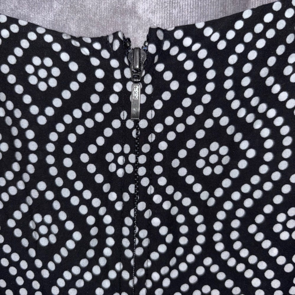 NWT Torrid Size 5 Border Black White Challis Ruffle Geometric Babydoll Tank - Picture 4 of 9